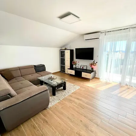 Vukovarski Dom Apartment Zadar